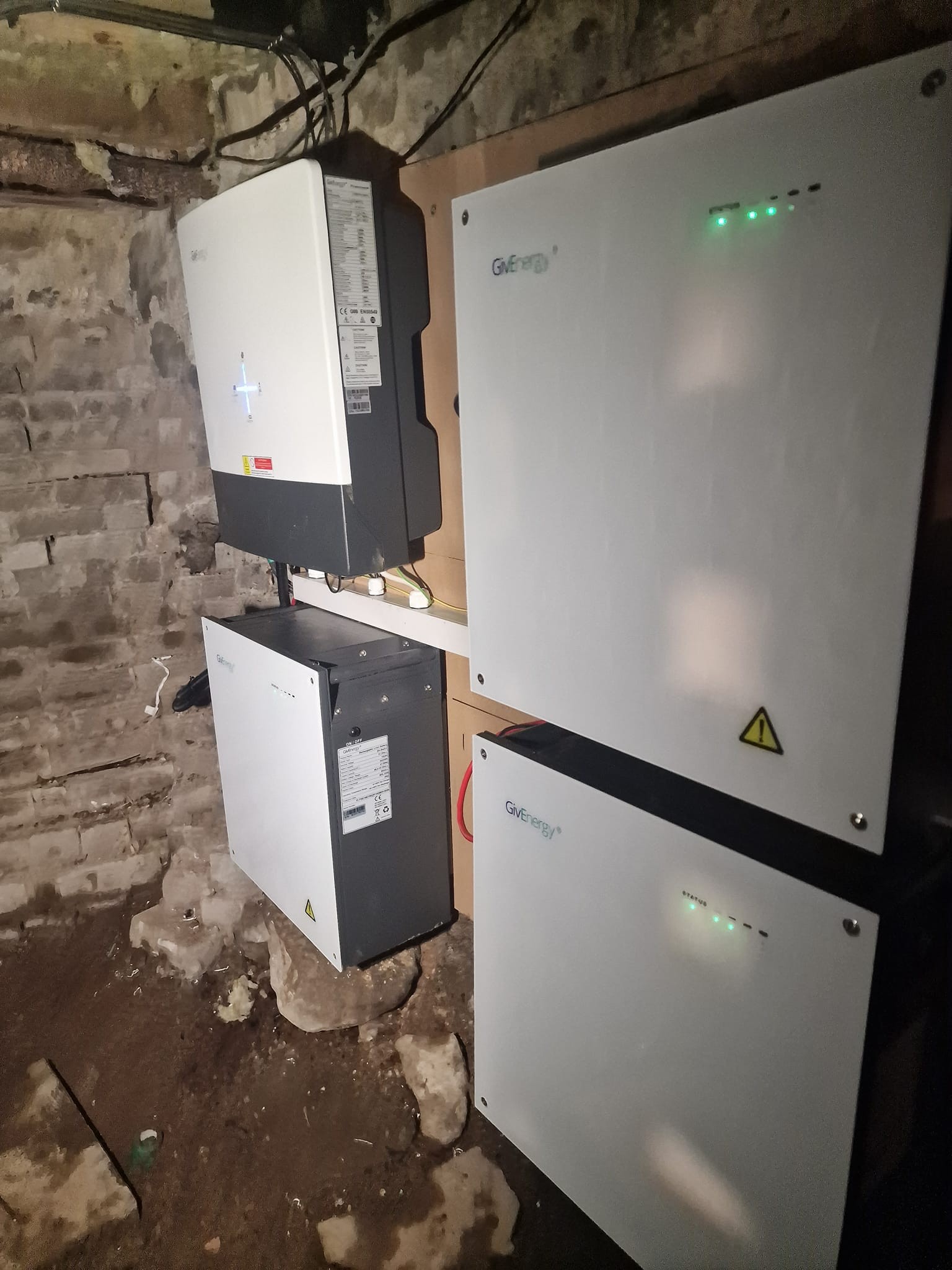 🌞 Save 50% on bills with solar battery storage in Scotland