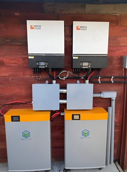 How does solar battery storage work feature