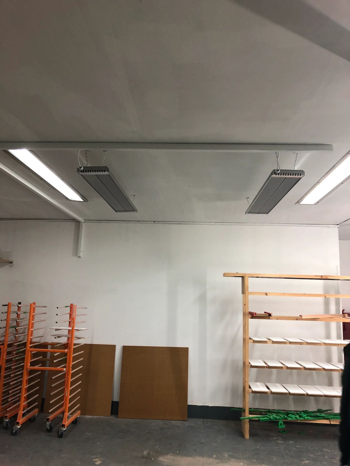 Infrared ceiling heaters in a workshop